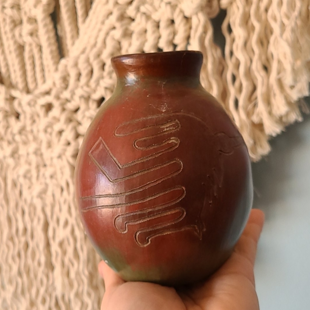 Vintage Peruvian Pottery Vase - Picture 3 of 5